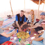 Essen im jordanischen Beduinencamp