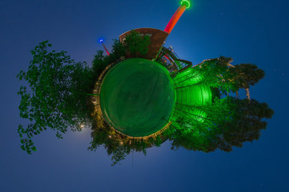 Panoramafotografie - Gasometer bei Nacht