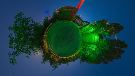 Panoramafotografie - Gasometer bei Nacht