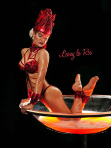 Leony La Roc - Champagnerglasshow