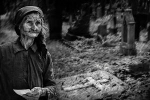 „Erinnerungen“ - Begegnung auf einem Friedhof in der Ukraine, © Josef Schwarz