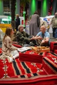 Photo+Adventure 2023, © fototrainer.com / Photo+Adventure Am Stand von AlUla